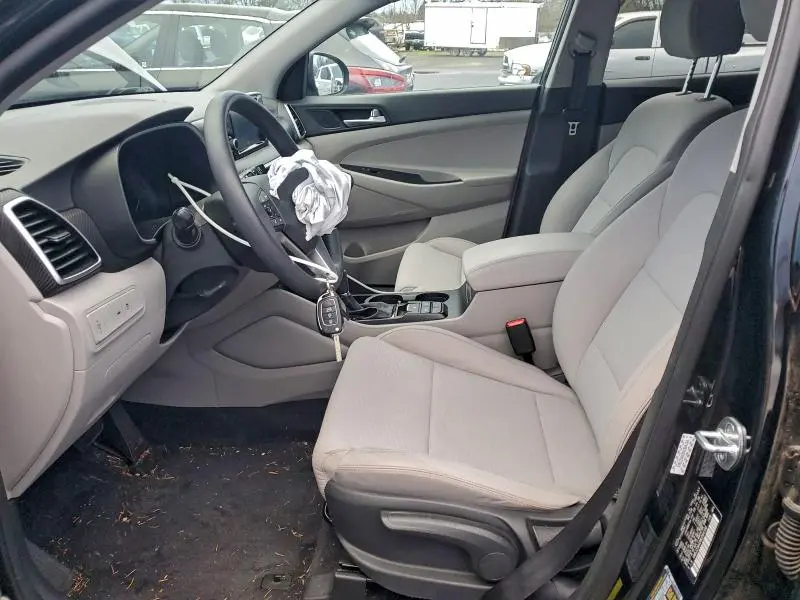 2021 HYUNDAI TUCSON SE  