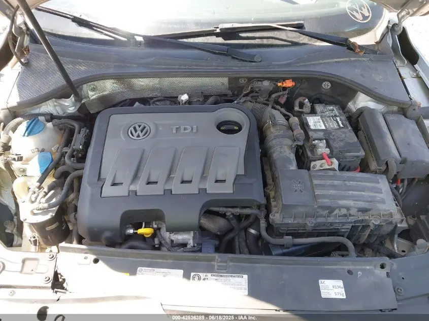 2014 VOLKSWAGEN PASSAT 2.0L TDI SE