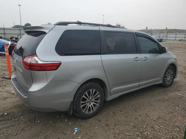 2019 TOYOTA SIENNA XLE  