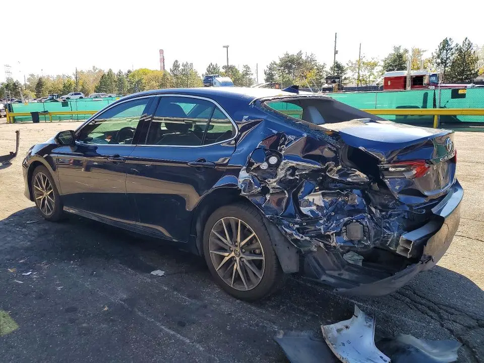 2021 TOYOTA CAMRY XLE  