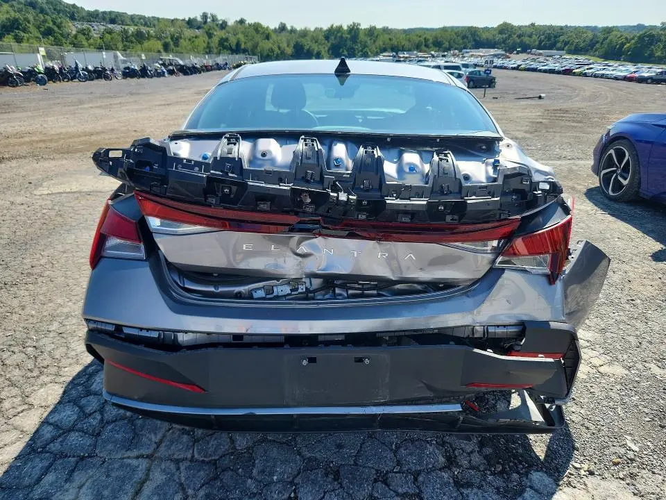 2024 HYUNDAI ELANTRA SEL  