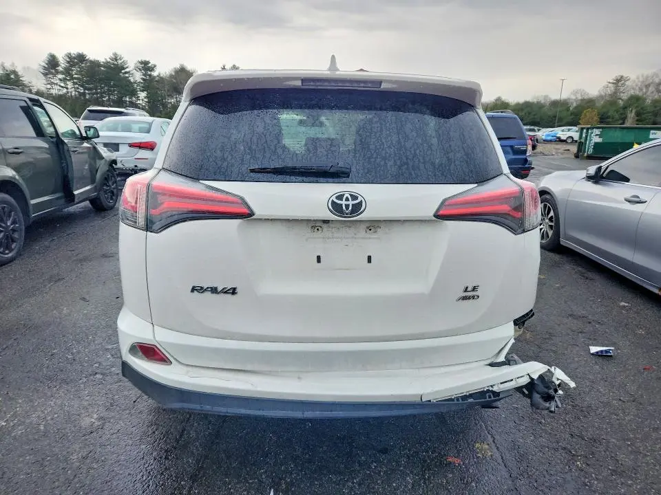 2018 TOYOTA RAV4 LE  
