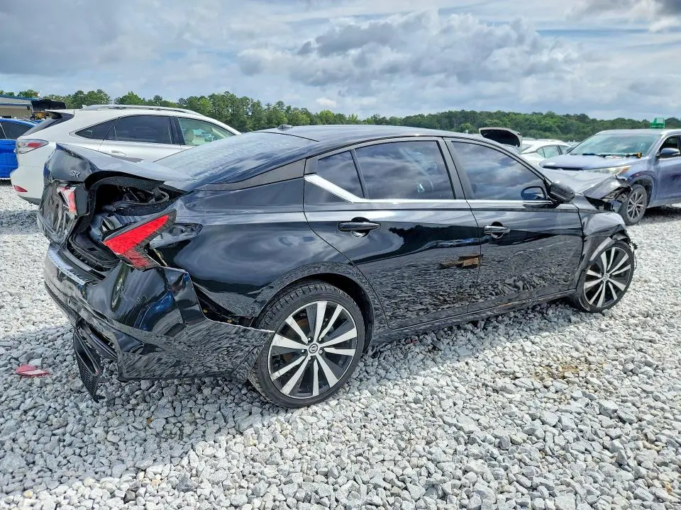 2021 NISSAN ALTIMA SR  