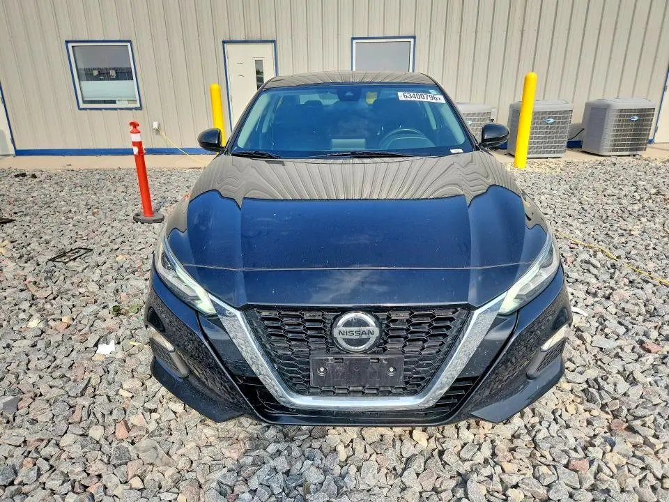 2022 NISSAN ALTIMA SV  