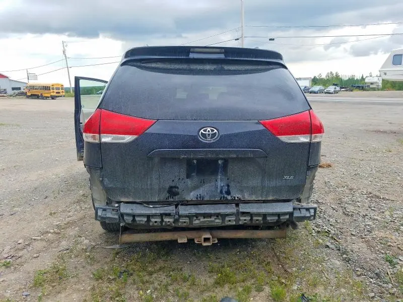 2011 TOYOTA SIENNA XLE  