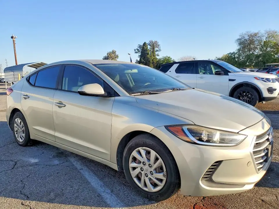 2017 HYUNDAI ELANTRA SE  