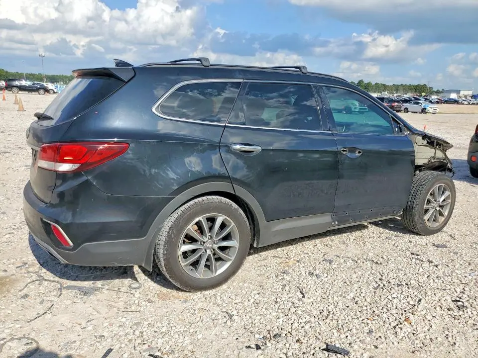 2017 HYUNDAI SANTA FE SE  