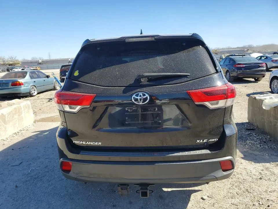 2017 TOYOTA HIGHLANDER XLE  