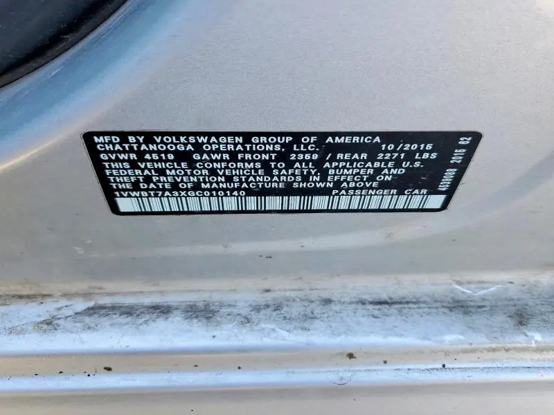 2016 VOLKSWAGEN PASSAT SE  