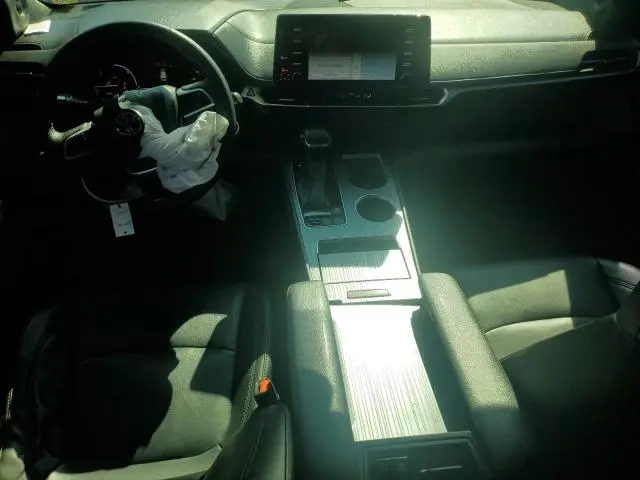 2022 TOYOTA SIENNA XLE
