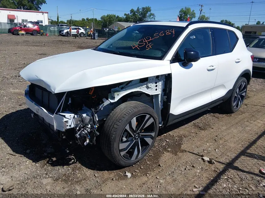 2025 VOLVO XC40 B5 PLUS DARK THEME