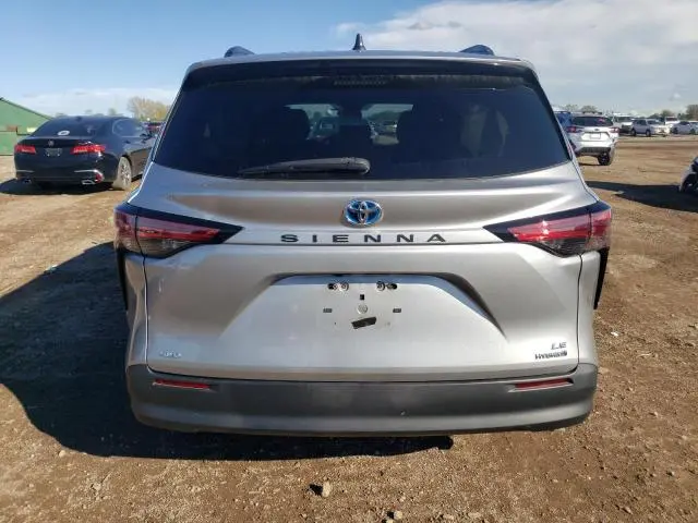 2022 TOYOTA SIENNA LE  