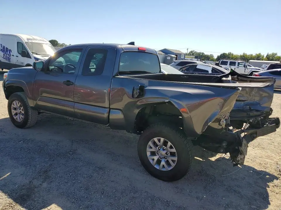 2017 TOYOTA TACOMA SR  