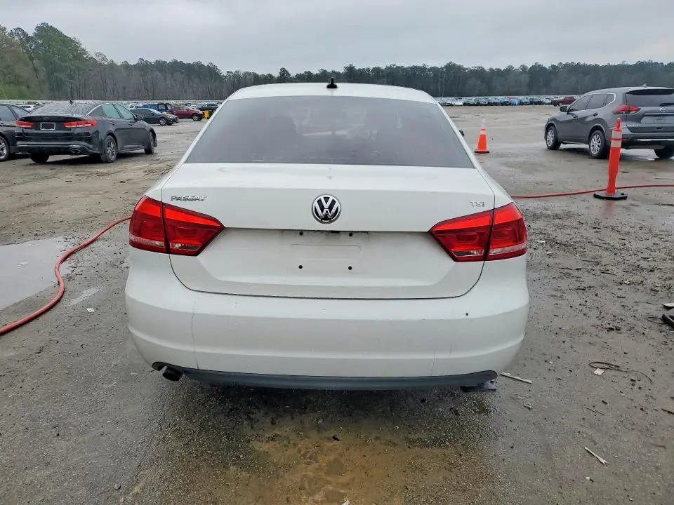 2015 VOLKSWAGEN PASSAT S  