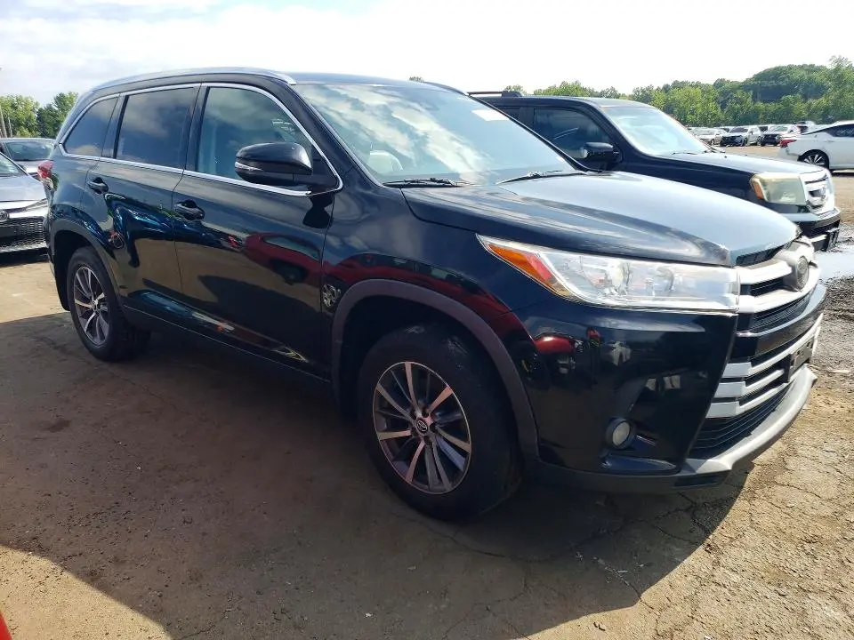 2019 TOYOTA HIGHLANDER XLE  