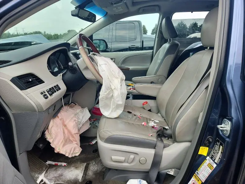2013 TOYOTA SIENNA LIMITED 7-PASSENGER  