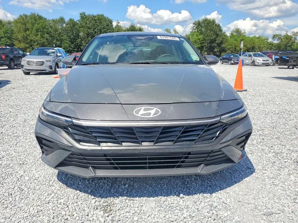 2024 HYUNDAI ELANTRA SE  
