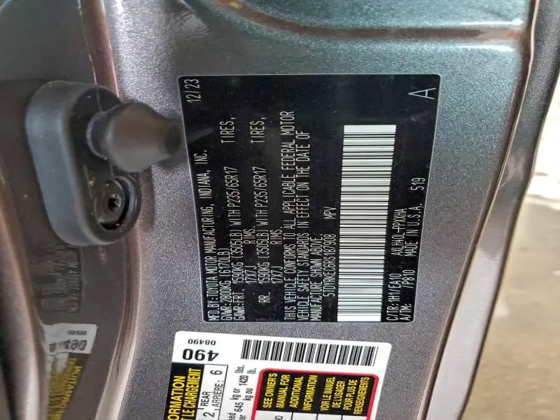 2024 TOYOTA SIENNA XLE  