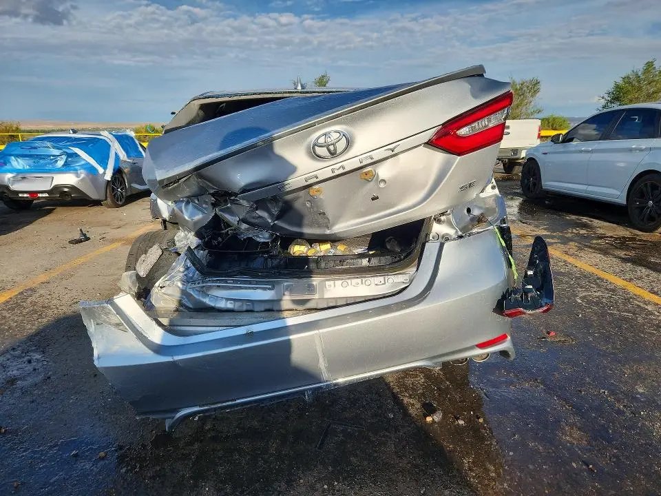 2019 TOYOTA CAMRY SE  