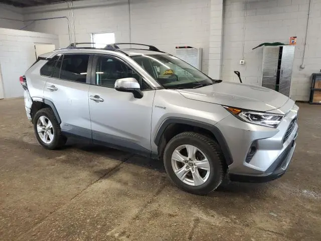 2019 TOYOTA RAV4 XLE  
