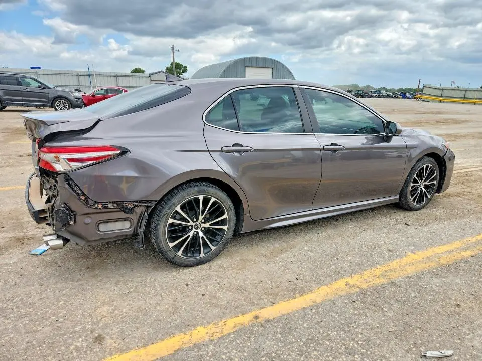 2018 TOYOTA CAMRY SE  