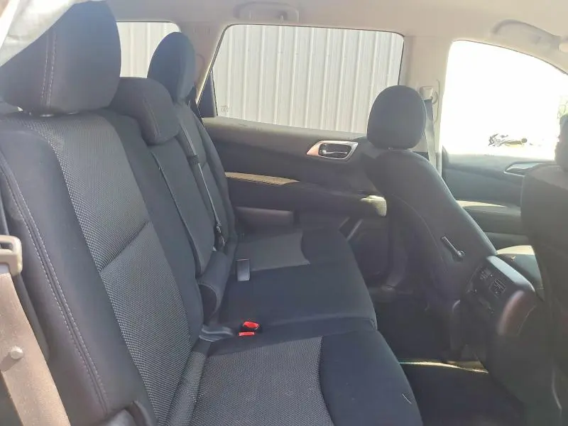 2017 NISSAN PATHFINDER SV  