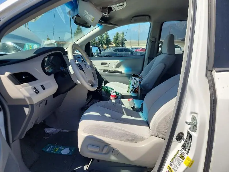 2014 TOYOTA SIENNA LE 8-PASSENGER  