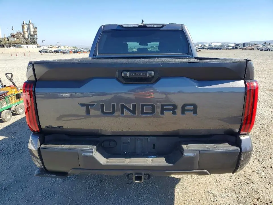 2025 TOYOTA TUNDRA SR5  