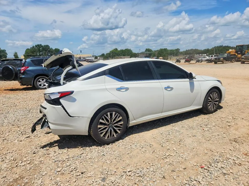 2023 NISSAN ALTIMA SV  