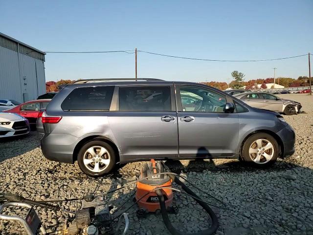 2017 TOYOTA SIENNA LE