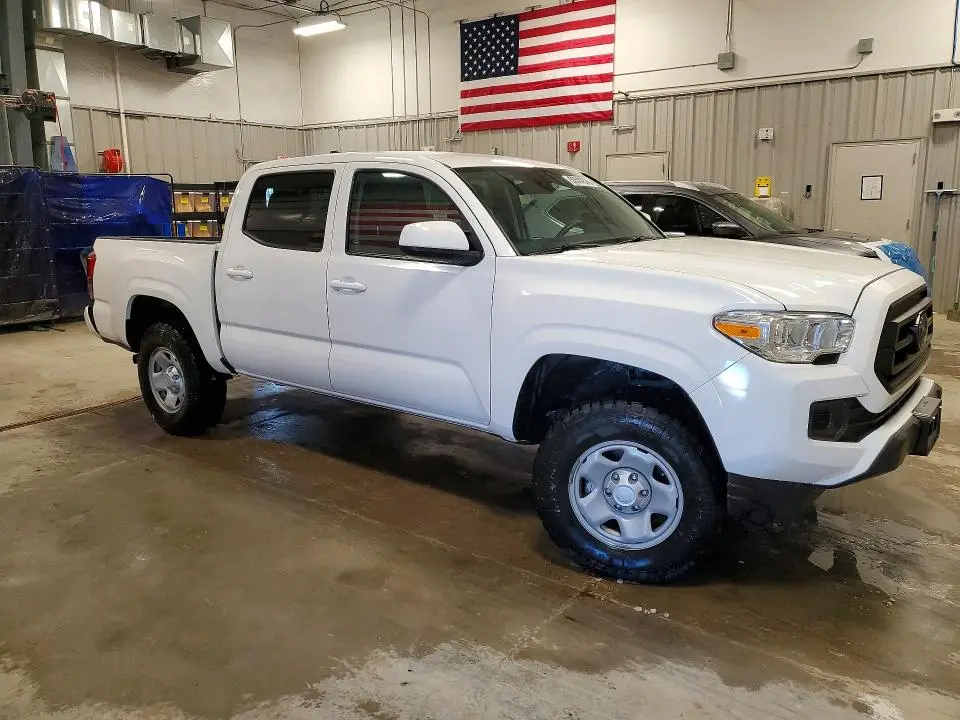 2022 TOYOTA TACOMA SR V6  