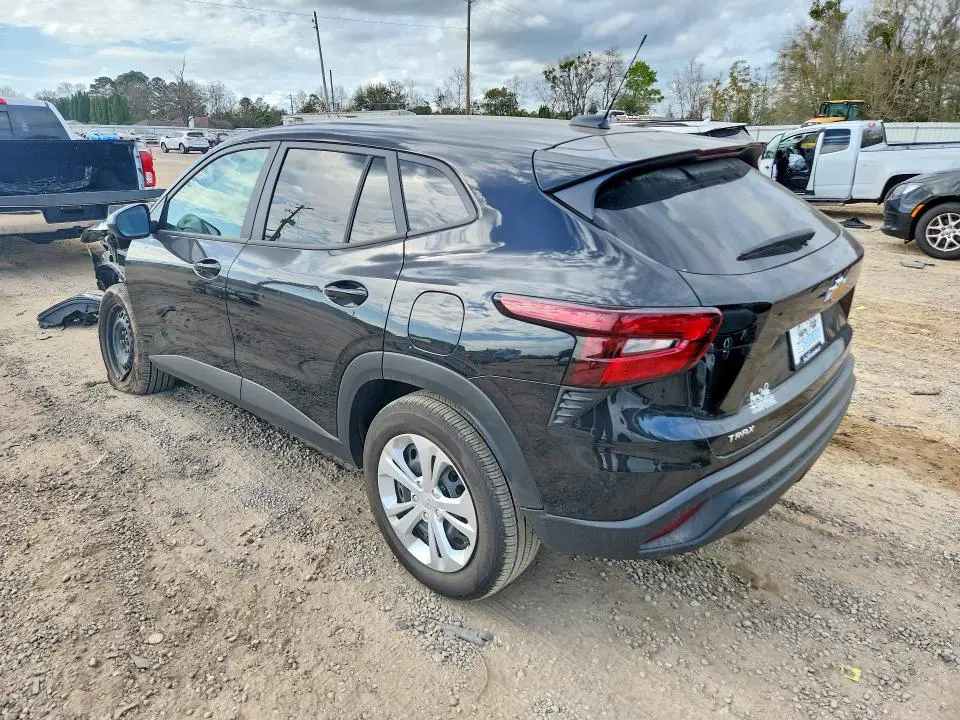 2025 CHEVROLET TRAX LS  