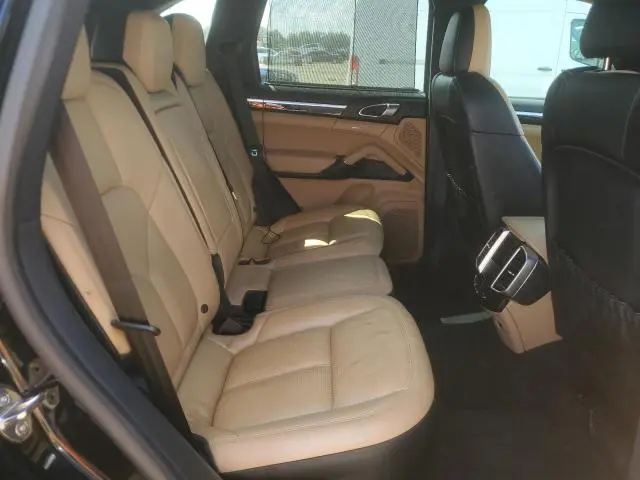 2017 PORSCHE CAYENNE   