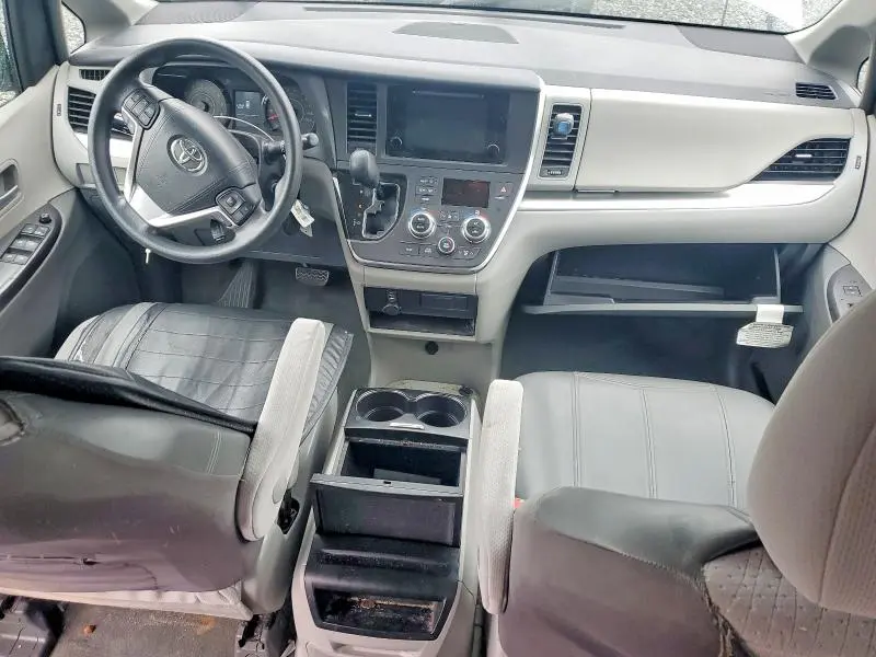 2015 TOYOTA SIENNA LE  