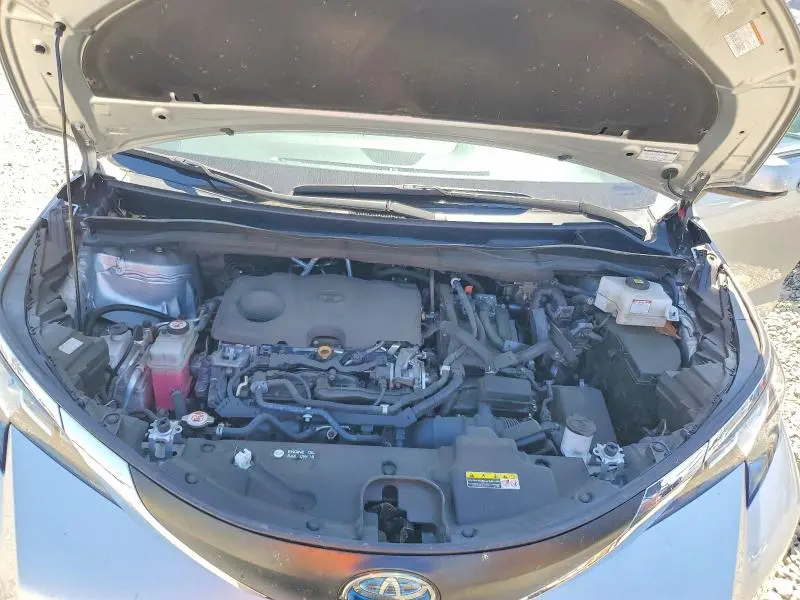 2021 TOYOTA SIENNA LE  