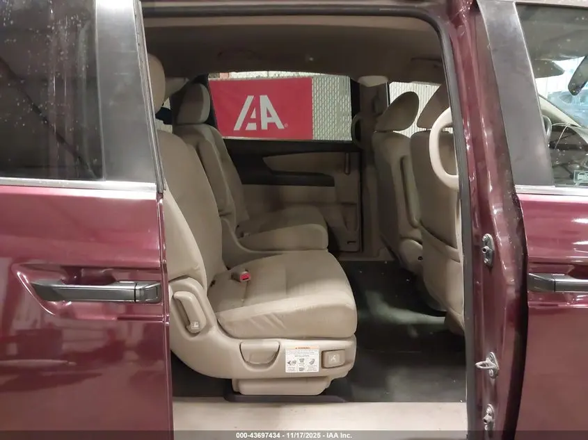 2011 HONDA ODYSSEY LX