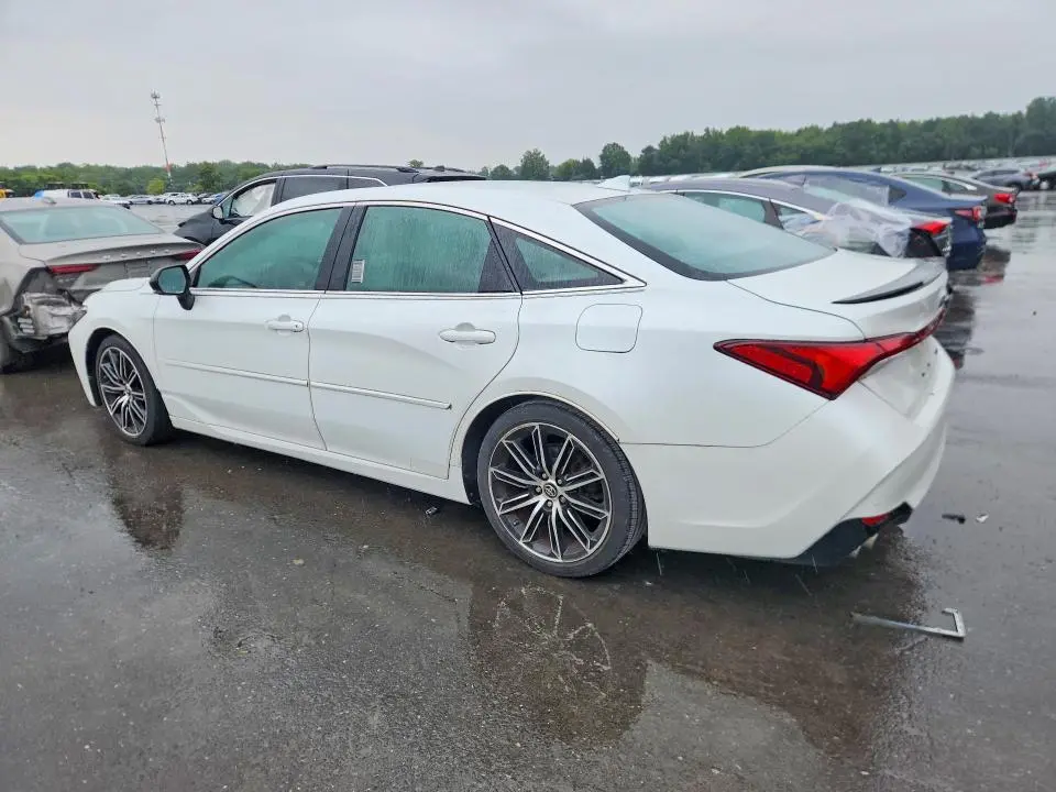 2019 TOYOTA AVALON XSE  