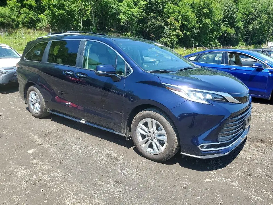 2025 TOYOTA SIENNA LIMITED 7-PASSENGER  