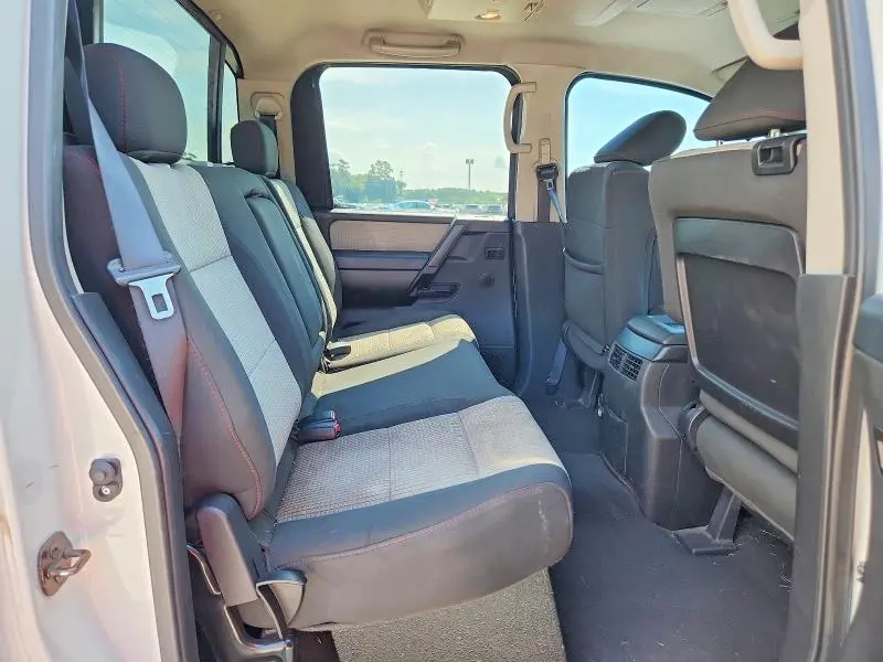 2011 NISSAN TITAN SV  