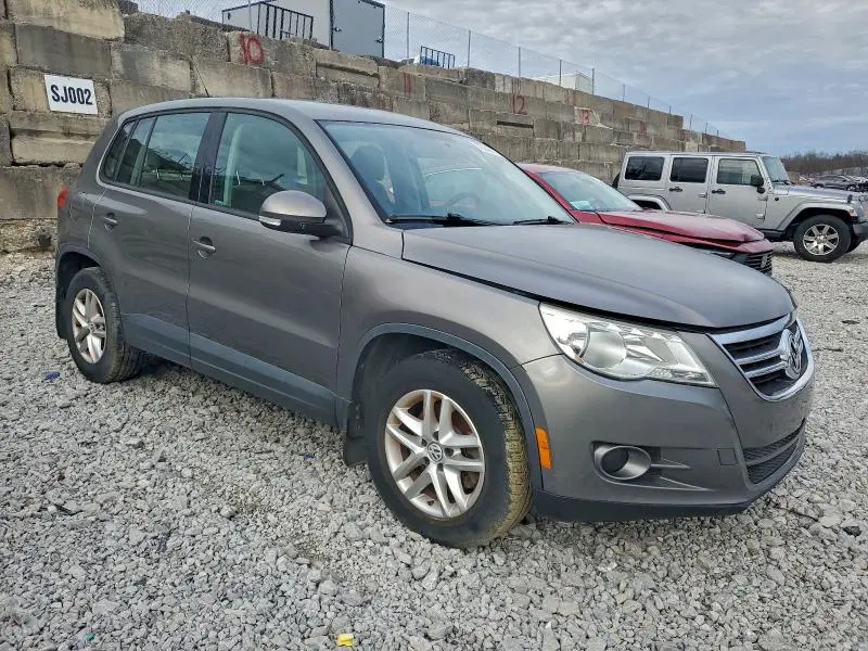 2011 VOLKSWAGEN TIGUAN S  