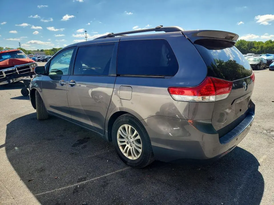 2014 TOYOTA SIENNA XLE 8-PASSENGER  