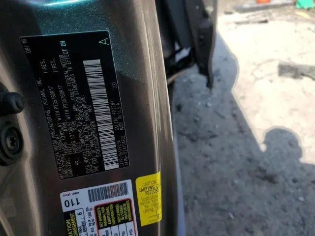 2017 TOYOTA SIENNA LE  