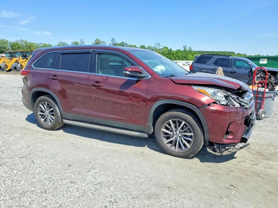 2019 TOYOTA HIGHLANDER XLE  