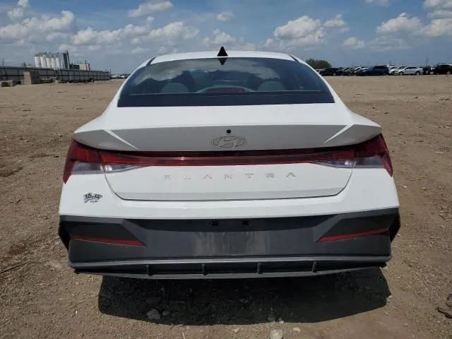2024 HYUNDAI ELANTRA SE  
