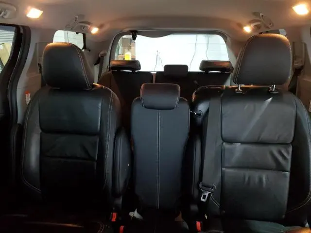 2017 TOYOTA SIENNA SE  