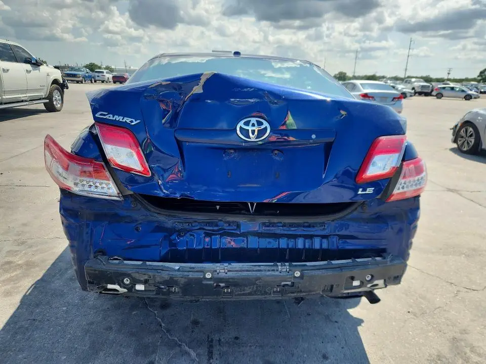 2011 TOYOTA CAMRY LE  
