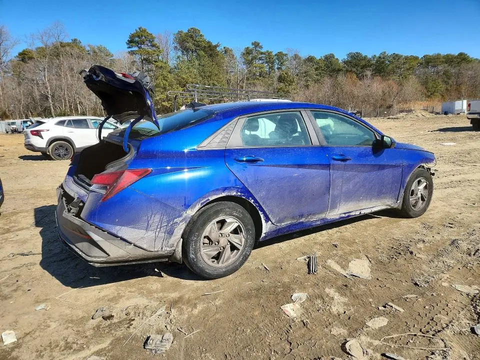 2024 HYUNDAI ELANTRA SE  