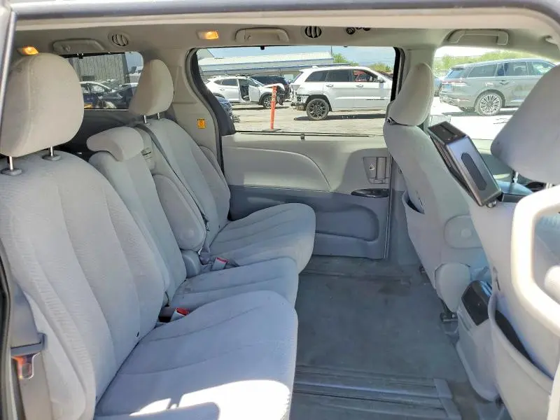 2011 TOYOTA SIENNA LE  