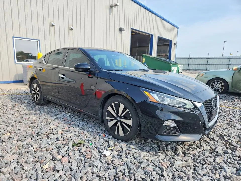 2022 NISSAN ALTIMA SV  