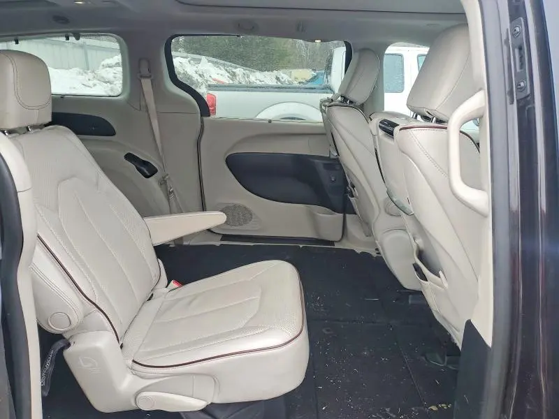 2017 CHRYSLER PACIFICA LIMITED  